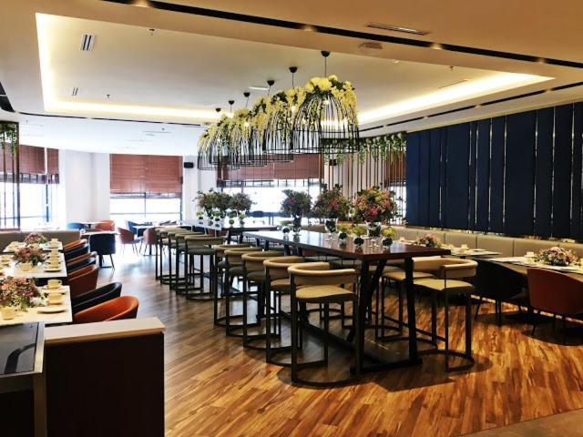 Dorsett Sri Hartamas Kl By Roam Hotel Kuala Lumpur Exterior foto